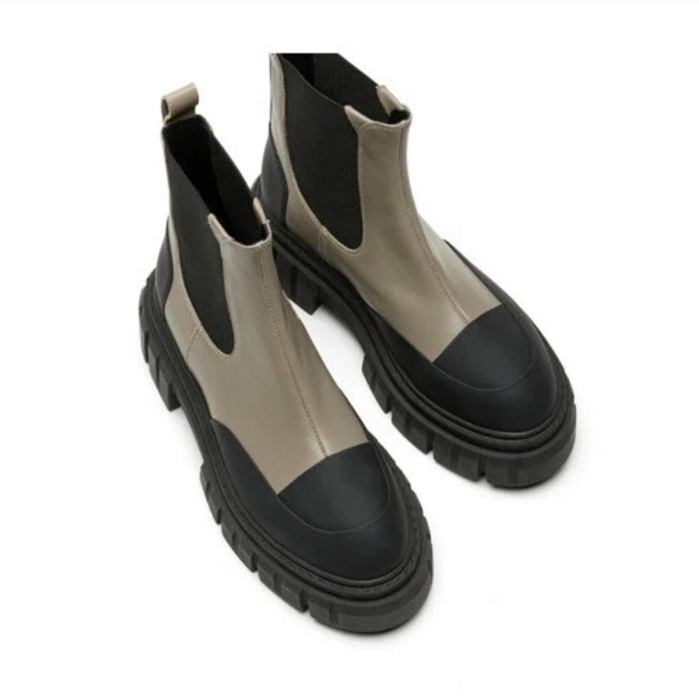La CANADIENNE Black and Tan Ankle Boots